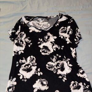 Simply Vera Vera Wang Black and White Floral Tee